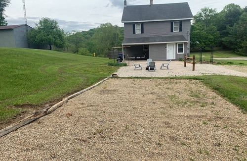 Logan House | Charming home in prime location. Close to caves/state park/lake/shopping…