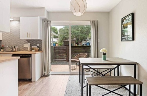 South Manchaca Apartment | Charming Home in South Austin with 2 Bedrooms
