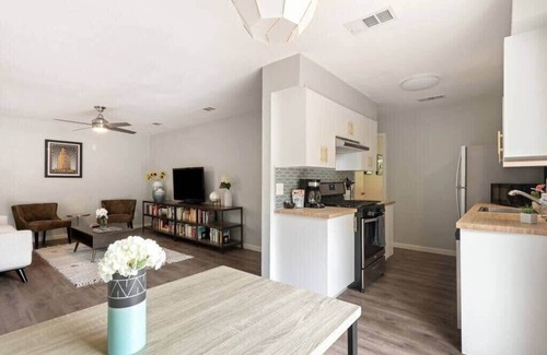 South Manchaca Apartment | Charming Home in South Austin with 2 Bedrooms