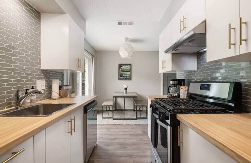 South Manchaca Apartment | Charming Home in South Austin with 2 Bedrooms