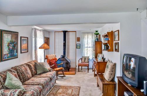 Otego House | Charming Home More Than 5 Miles to All Star Baseball Camp!