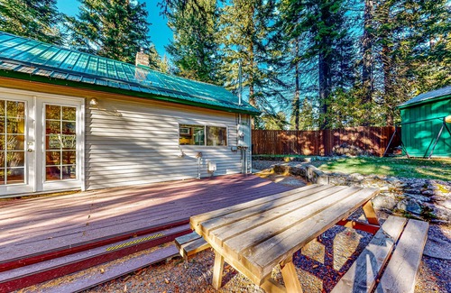 Enterprise Cabin | Charming Home Near the Lake w/Free WiFi