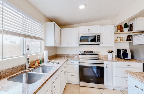 Tempe House | Charming home near walking paths with a work desk, grill, & patio - dog-friendly