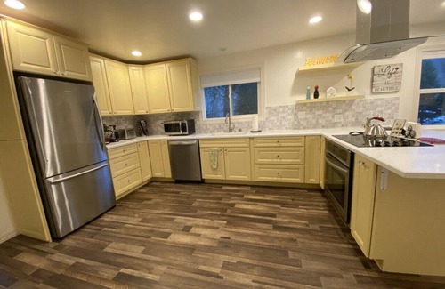 Big Bar House | Charming Home with Beautiful Mountain Views