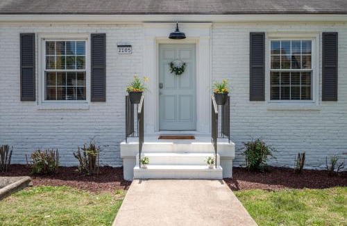 Hillsboro Village House | Charming Home with 4 Bedroom 6 Beds in Hillsboro Village