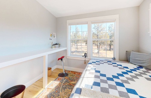 Bend House | Charming home with breathtaking mountain views, balcony, & kitchenette