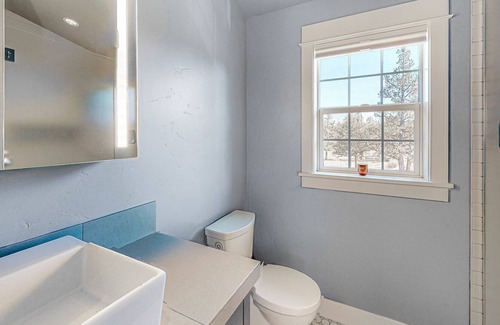 Bend House | Charming home with breathtaking mountain views, balcony, & kitchenette
