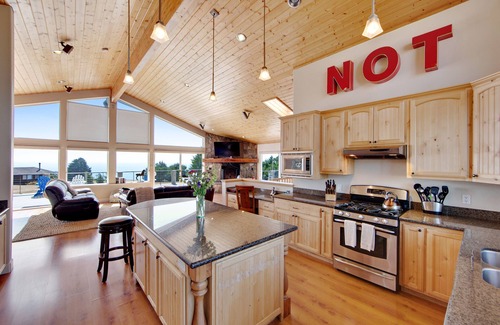 Albion House | Charming Home with Private Hot Tub and Spectacular Ocean Views