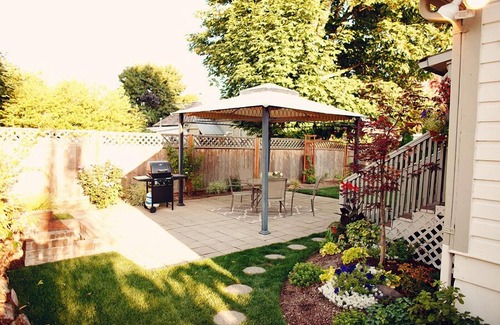 Newberg Cottage | Charming home within walking distance of gourmet dining, wine tasting & shopping