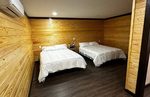 Timpson Hotel | Charming hotel with 1 bedroom and WiFi, AC in delightful Timpson
