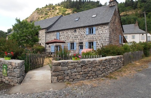 Albepierre-Bredons Cottage | Charming House in Auvergne: Ski, Nature, and Medieval Sites Nearby
