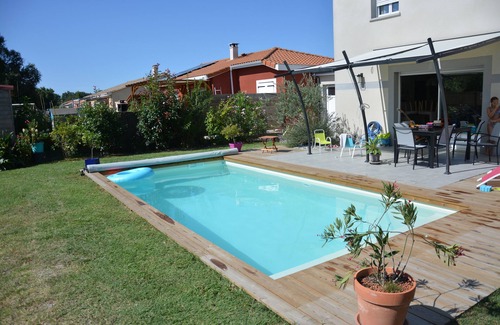 Ambares-et-Lagrave House | Charming house with pool near Bordeaux