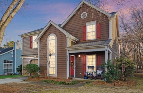 Charlotte House | Charming house 5 minutes away from Carowinds AMSPARK & 20 minutes to downtown