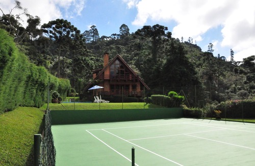 Campos do Jordao Cottage | charming house in the midst of Campos do Jordao Mountains with tennis court.
