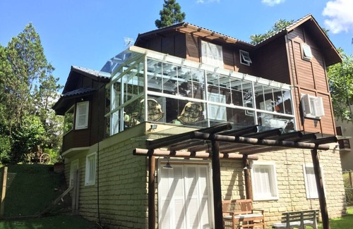 Floresta House | Charming house, cozy, family, children, WIFI, PETs, condominium, central.