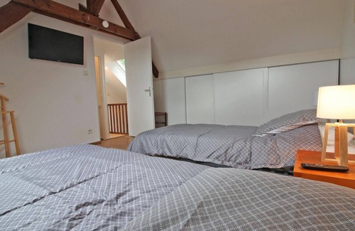 Radon Cottage | Charming House: Enclosed Garden, Near Alençon, with 6 Beds, 2 Garages, Pet-Friendly