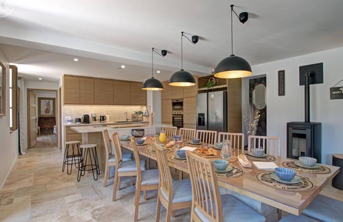 La Benissons-Dieu Cottage | Charming house with heated private pool and enclosed garden, wifi included