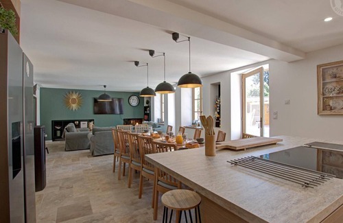 La Benissons-Dieu Cottage | Charming house with heated private pool and enclosed garden, wifi included