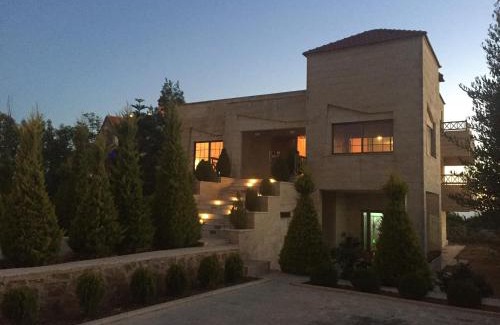 Suwailih House | Charming House in Amman + Balcony