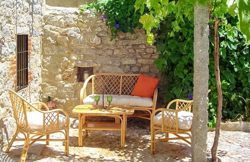 Anora House | Charming House in Añora with Garden