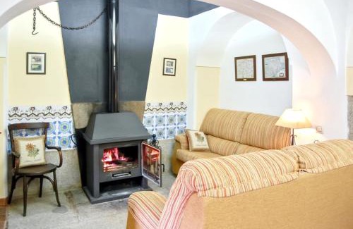 Anora House | Charming House in Añora with Garden