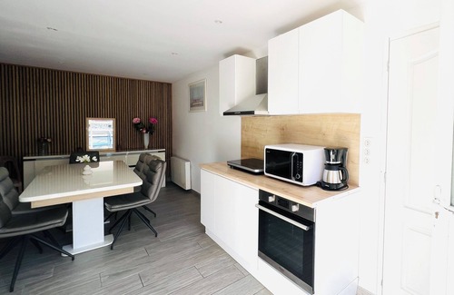 Coutances House | Charming house in Coutances with heated pool, up to 8 coucharges