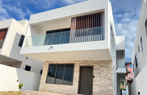 Krachi House | Charming house in gorgeous East Legon,Accra Ghana with AC, WiFi and security