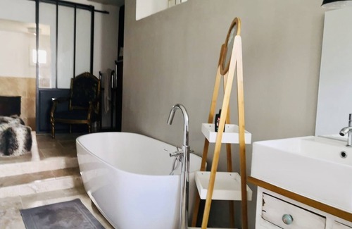 16th Arrondissement Villa | Charming house in l'Estaque on the first line facing the sea