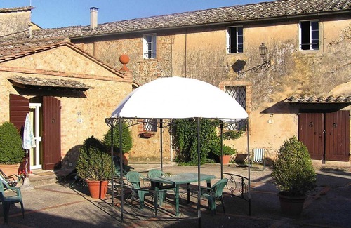 Ancaiano Apartment | Charming House in Tuscany with Pool & Views