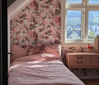 Ulstein Municipality House | Charming house in Ulsteinvik with free parking