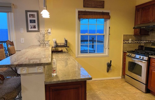 Northwest Yonkers House | Charming house in Yonkers with Hudson River View and close travel to get to NYC