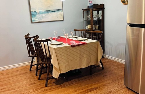 Brossard House | Charming house-near DT and DIX30
