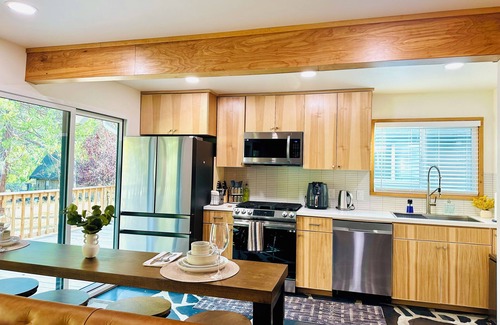 Oakhurst House | Charming house near Yosemite with a Creek
