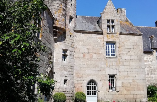Ploubezre House | Charming house on the Manoir de Kerguéréon estate