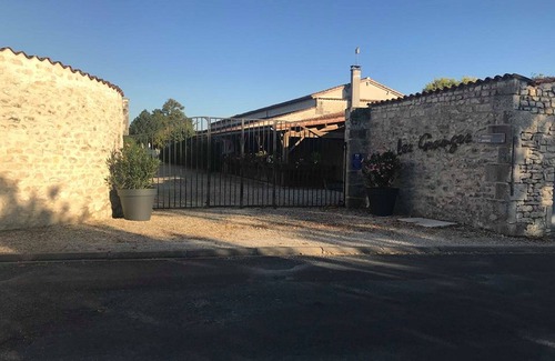 Saint-Jean-d'Angely House | Charming house pool view area les Granges