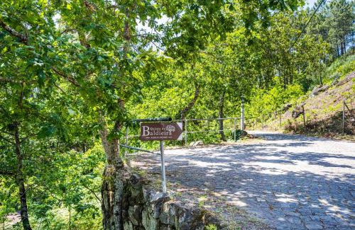 Mondim de Basto House | Charming house with shared pool Vilar de Ferreiros