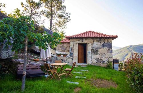 Mondim de Basto House | Charming House with Garden and Stunning Views in Vilar de Ferreiros