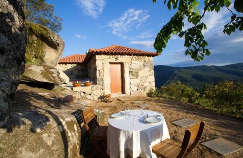 Mondim de Basto House | Charming House with Garden and Stunning Views in Vilar de Ferreiros