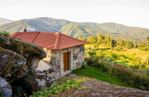 Mondim de Basto House | Charming House with Garden and Stunning Views in Vilar de Ferreiros