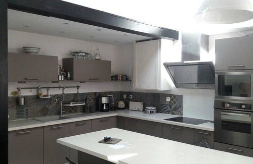 Baille House | Charming house, very central, quiet, with private parking and metro access