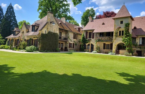 Lurcy-Levis Cottage | Charming house with large garden and terrace in picturesque village