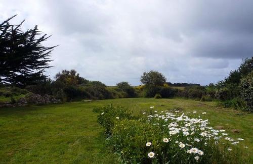 Bangor House | Charming House with Garden, Near Shops and Donnant Beach