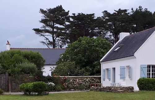 Bangor House | Charming House with Garden, Near Shops and Donnant Beach