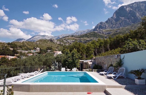 Krvavica House | Charming house with oversized heated pool