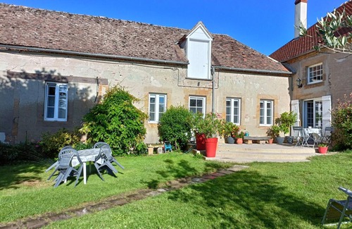 Neuvy Cottage | Charming House with Shared Pool, Views of Moulins, and Private Terrace