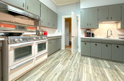 Cloverdale House | Charming house with full kitchen & w/d, great location & dog-friendly