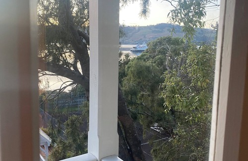 Dunedin House | Charming house with WiFi in welcoming Dunedin