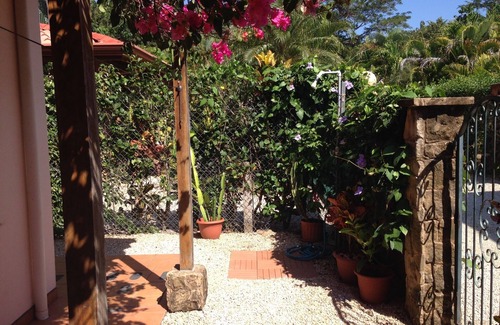 Samara Apartment | Charming I bedroom with kitchen apartment 2 blocks from the beach.