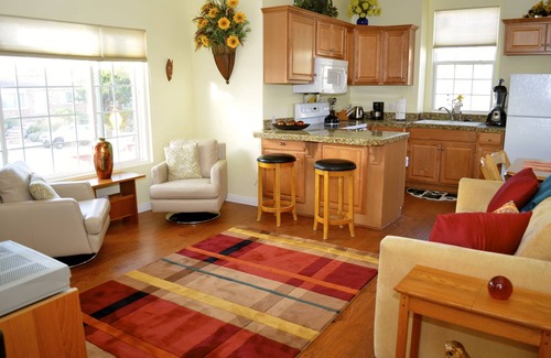 North Pacific Beach Apartment | Charming I BR Apt Pacific Beach, Attached to Ocean Front Home.