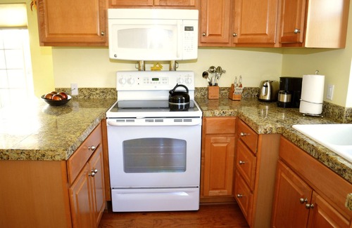 North Pacific Beach Apartment | Charming I BR Apt Pacific Beach, Attached to Ocean Front Home.